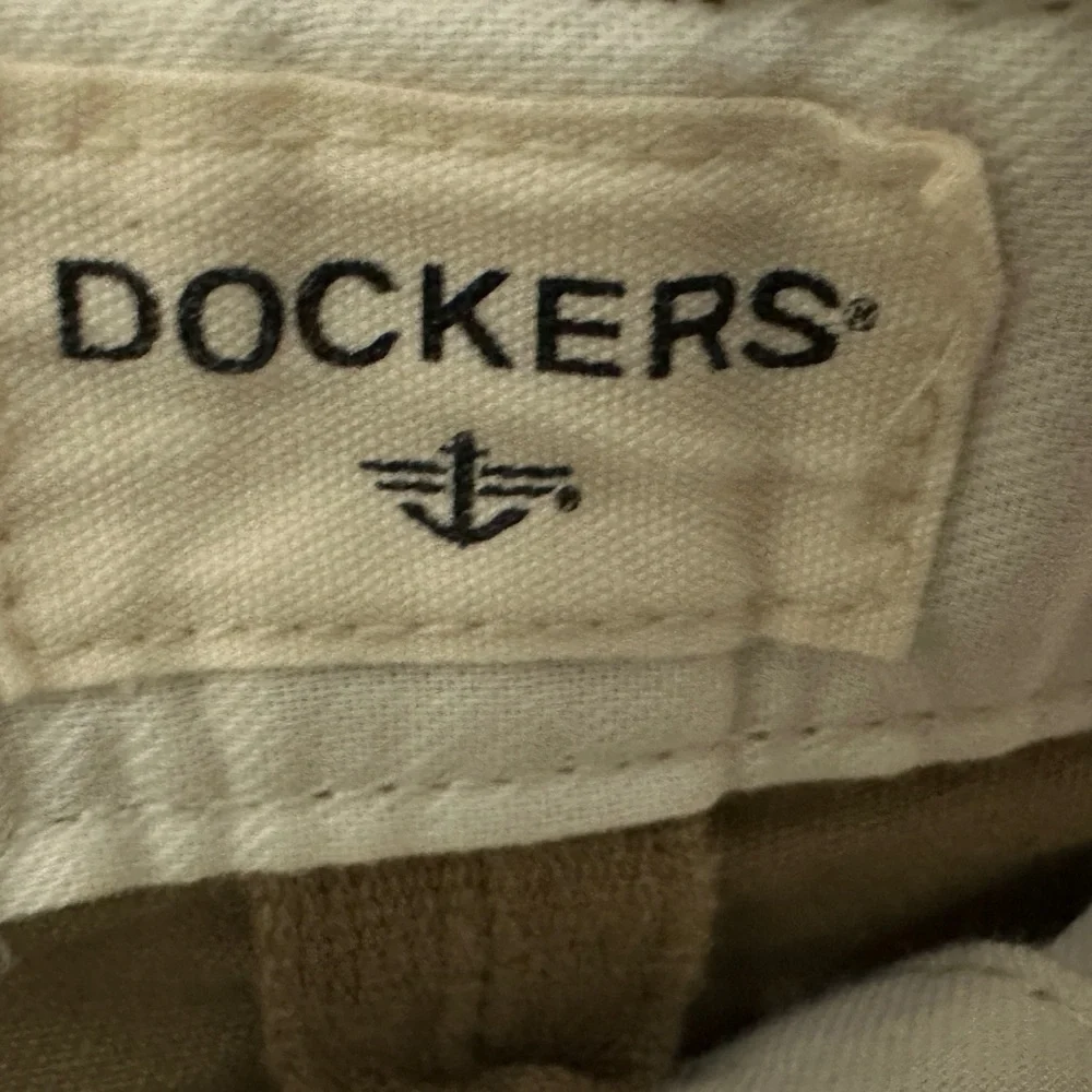 316 Dockers | NWT $48 Tan Khaki Smart 360 Certified Cotton Flex Shorts (Size 34)
